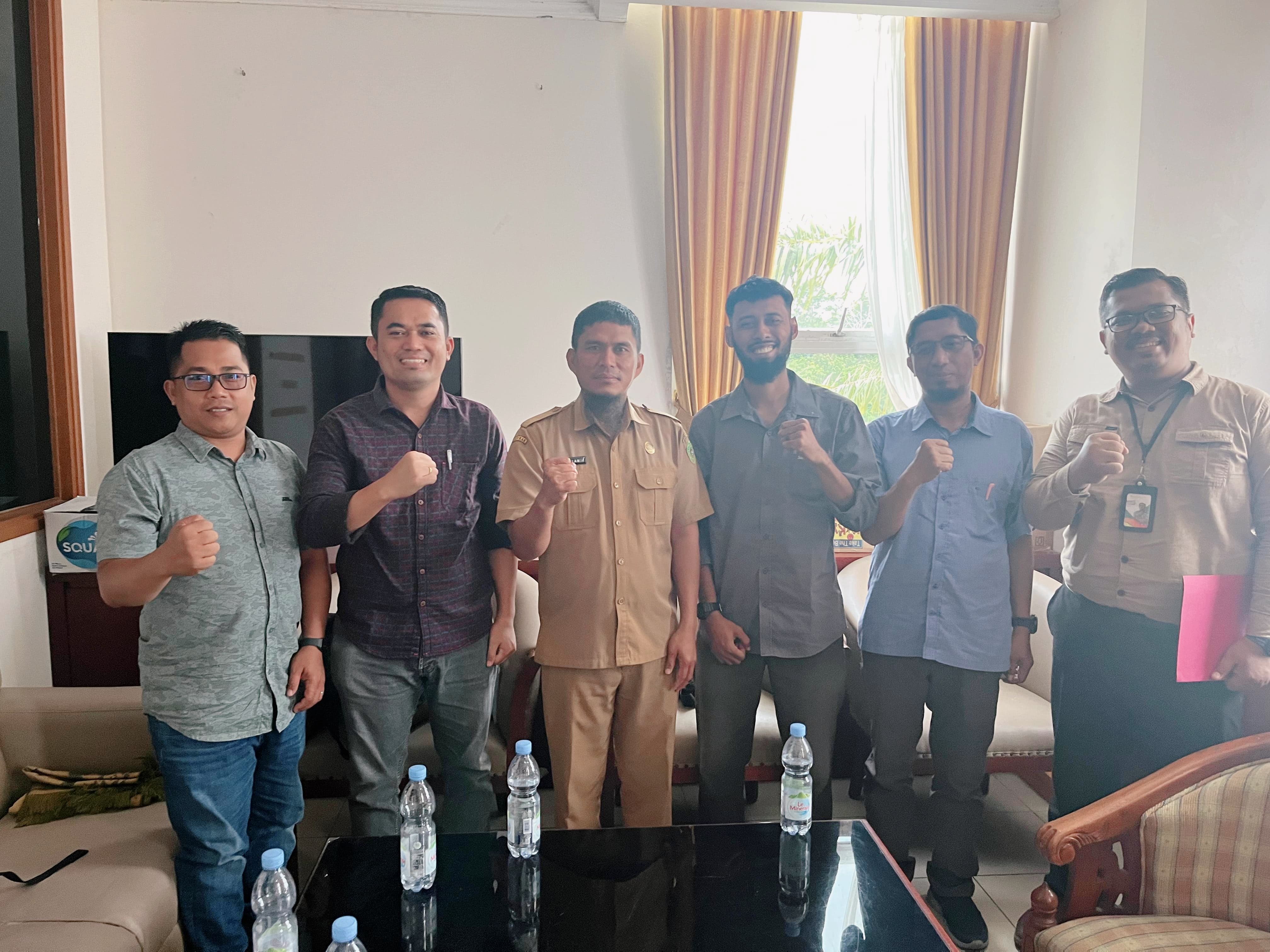 Perwakilan PT. FSS dalam Kegiatan Serah Terima Bantuan Sembako Bersama Kabag Pemerintahan Kab. PPU